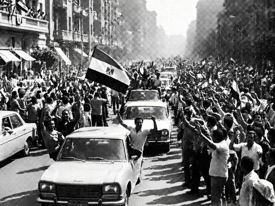 صورة أرشيفية: جموع المصريين تحتفل في شوارع القاهرة، أكتوبر 1973